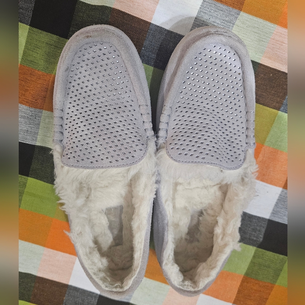 Koolaburra Lezly Perf Slipper - size 8